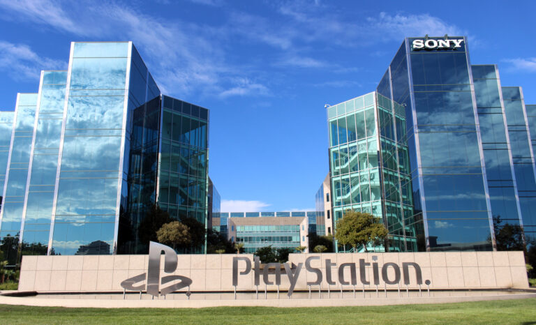 Sony CEO Vende Mais da Metade de Suas Ações Logo Após Anunciar o Fim dos Discos Físicos no PlayStation
