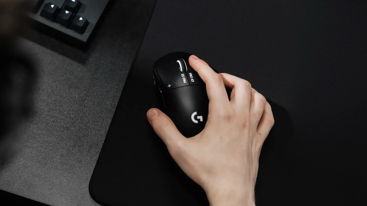 Logitech PRO X3 SUPERSTRIKE aposta em cliques ultrarrápidos e maior autonomia