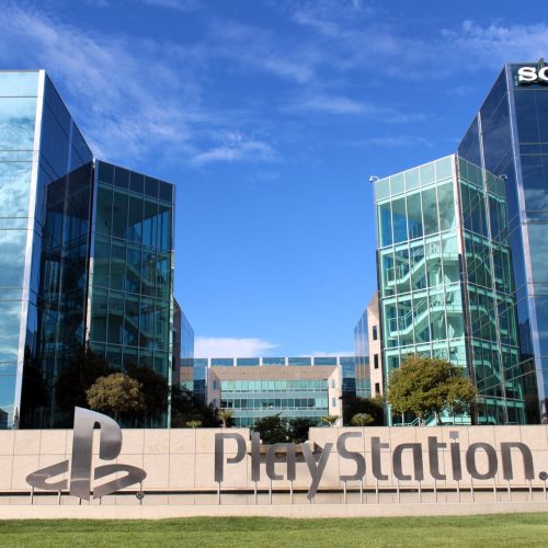 Sony CEO Vende Mais da Metade de Suas Ações Logo Após Anunciar o Fim dos Discos Físicos no PlayStation